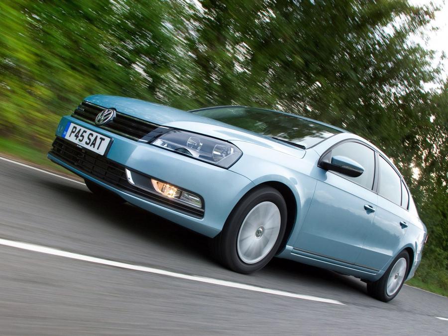  Volkswagen Passat BlueMotion 2010 года  (UK) (фото 14 из 15)